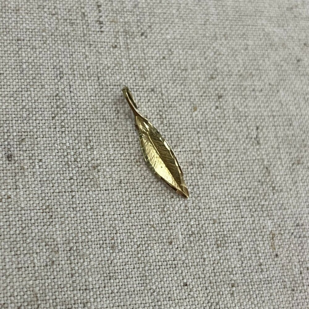 VTG 14k Gold Feather Charm Pendant Yellow Textured Leaf Design Dainty